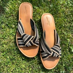 Universal Thread Knotted Navy Stripe Fabric Flat Sandals Size 7.5